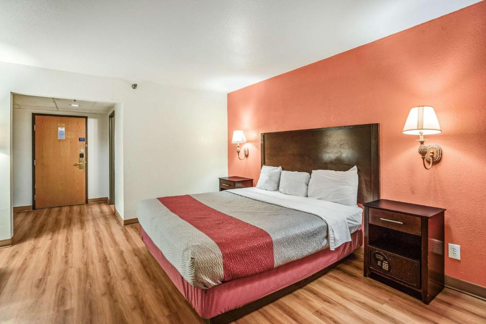 King Room with Spa Bath - Non-Smoking interior